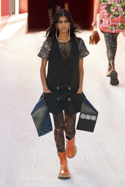 Look 25